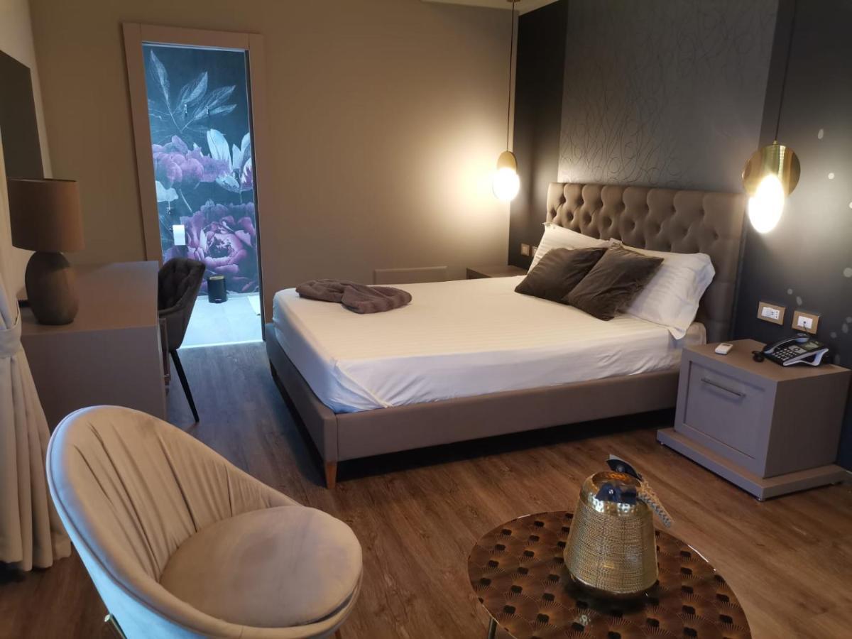 Del Gaudio Guesthouse Torre Melissa Exterior photo